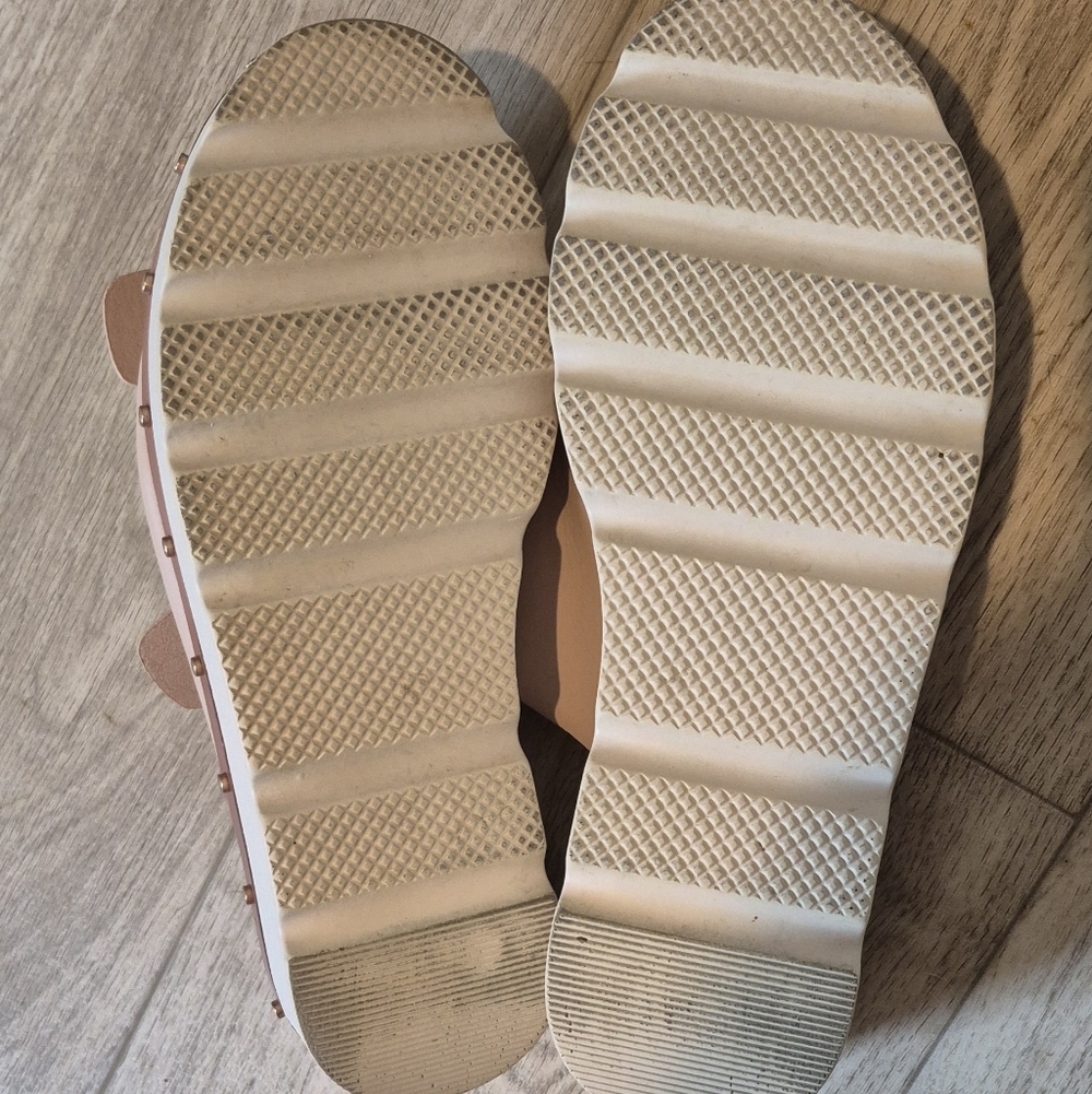 Women's Beige Platform Sandals Chinese Laundry - Picture 9 of 11